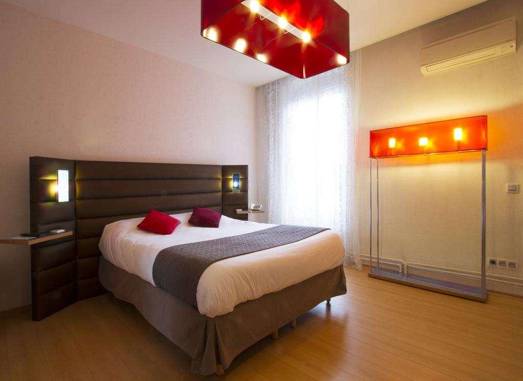 Brit Hotel Roanne - Le Grand Hotel Pokoj fotografie